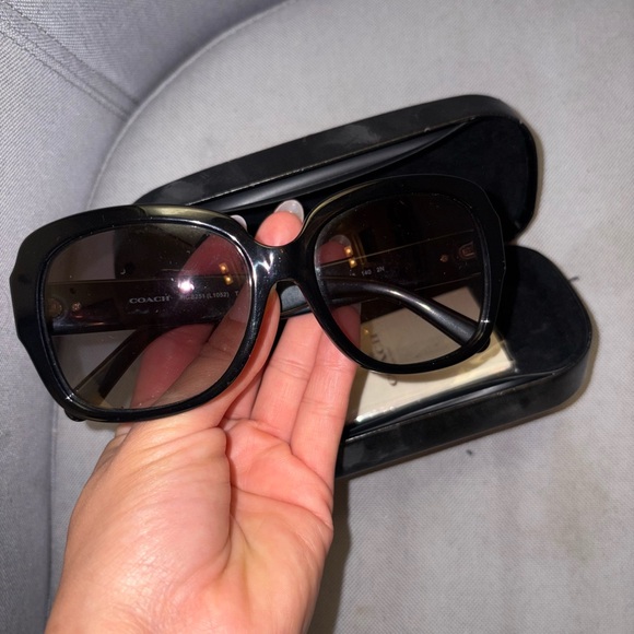 Coach Oversized Black Sunglasses - Picture 1 of 6